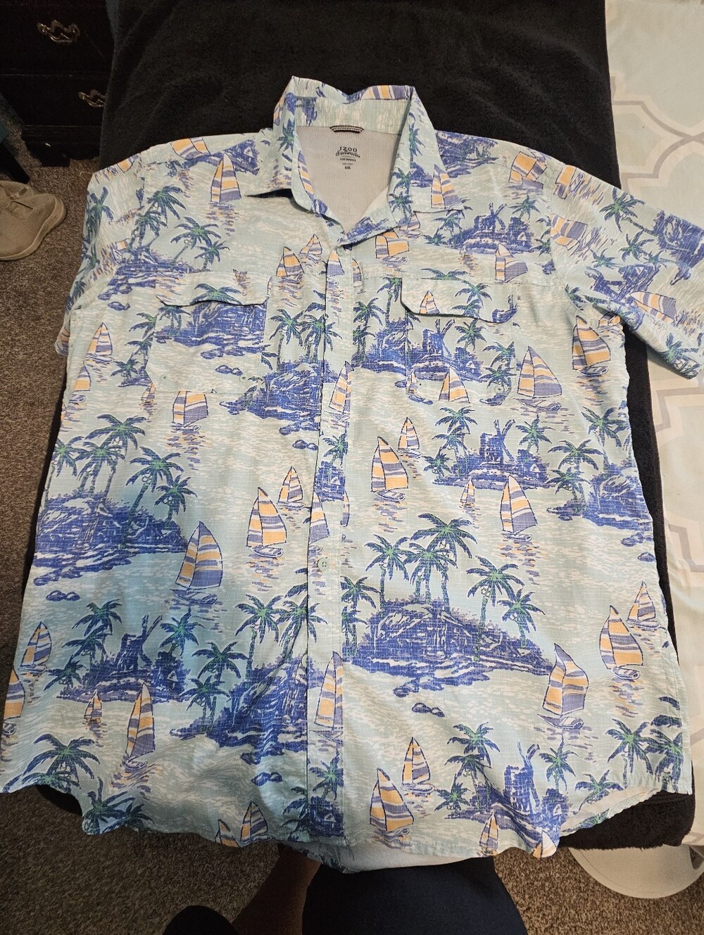 IZOD Saltwater. Tropical Blue & White Hawaiian Print Short-Sleeve Shirt